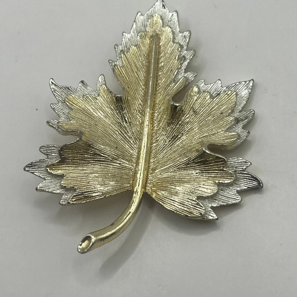 Sarah Coventry Leaf‎ Brooch Earrings Clip On Gold Silver Tone Holiday Pin